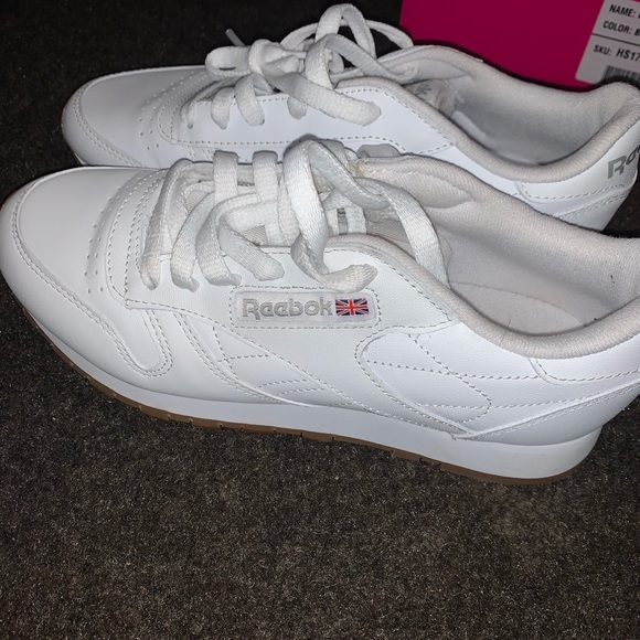 Women’s white Reebok’s - Picture 2 of 3